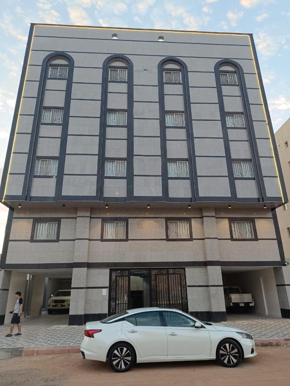 Yaqoot Al Madina Suites Al Awali Exteriör bild
