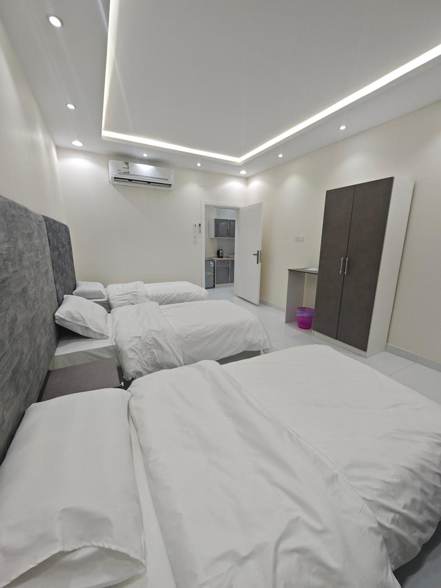 Yaqoot Al Madina Suites Al Awali Exteriör bild