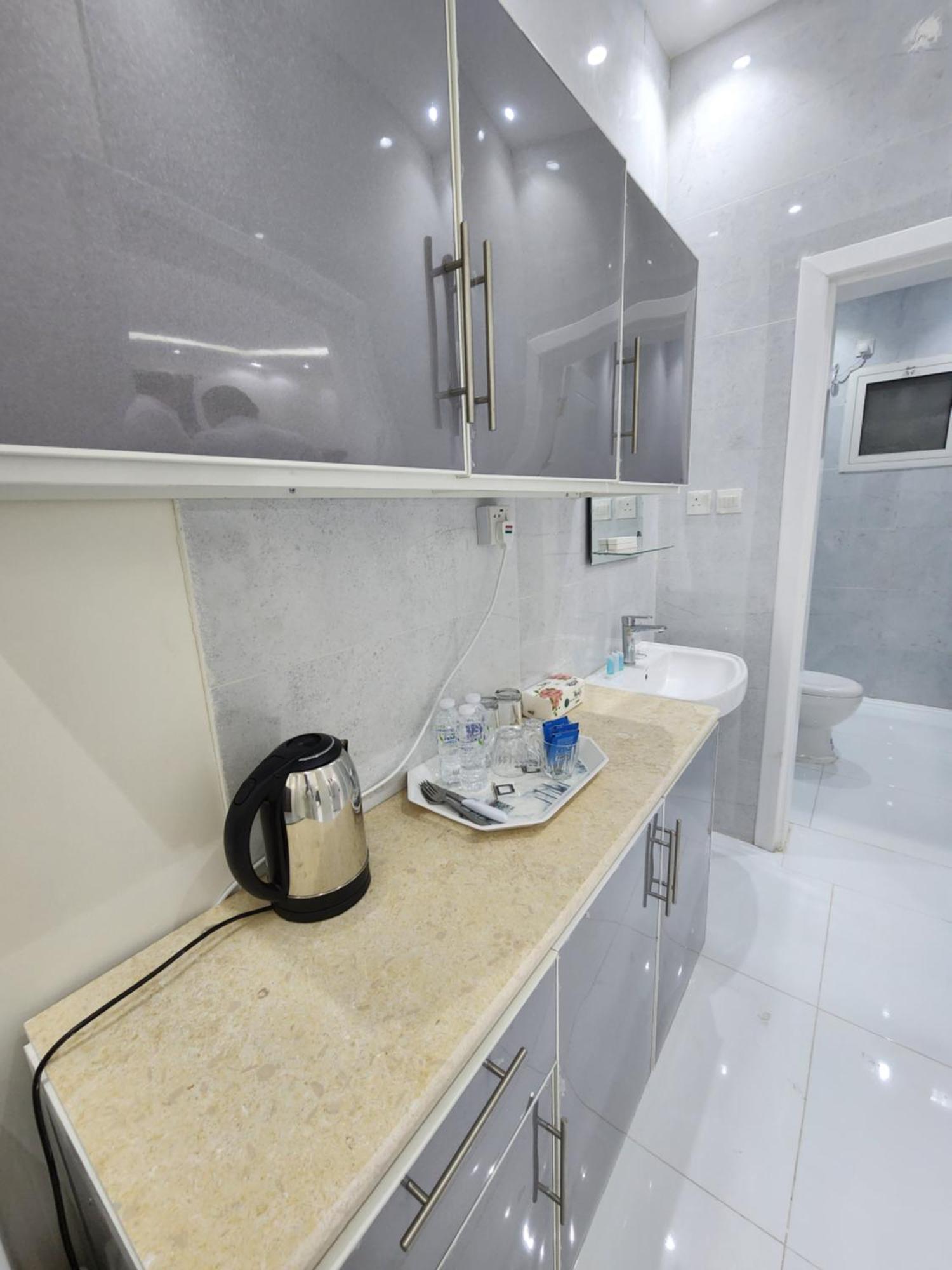 Yaqoot Al Madina Suites Al Awali Exteriör bild