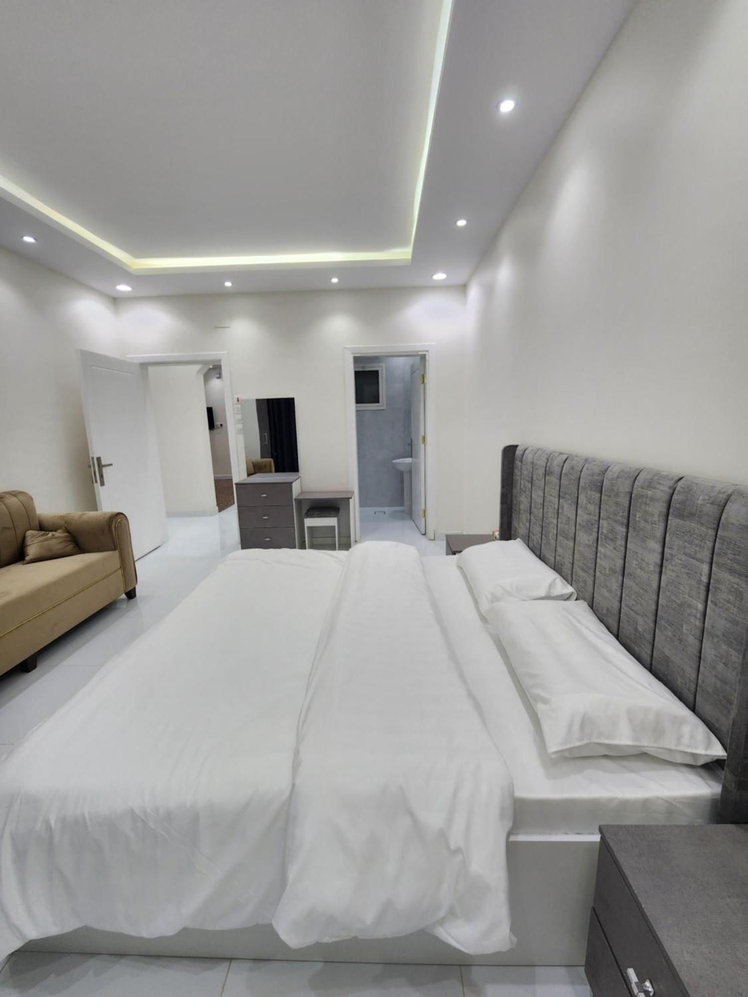 Yaqoot Al Madina Suites Al Awali Exteriör bild