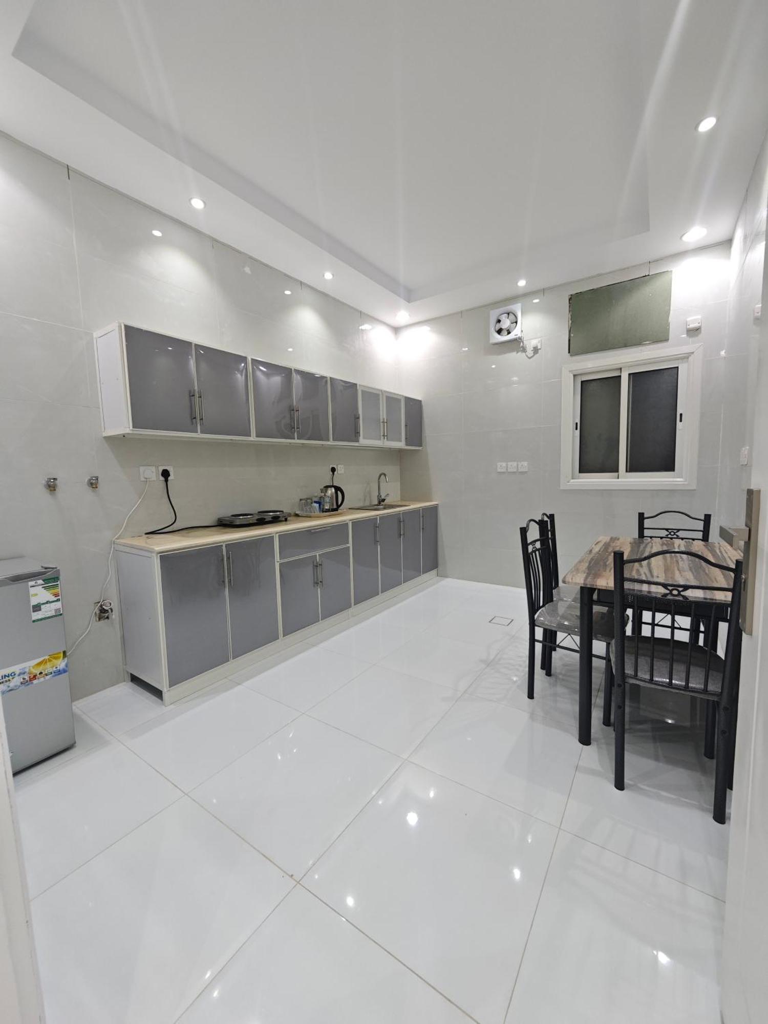 Yaqoot Al Madina Suites Al Awali Exteriör bild