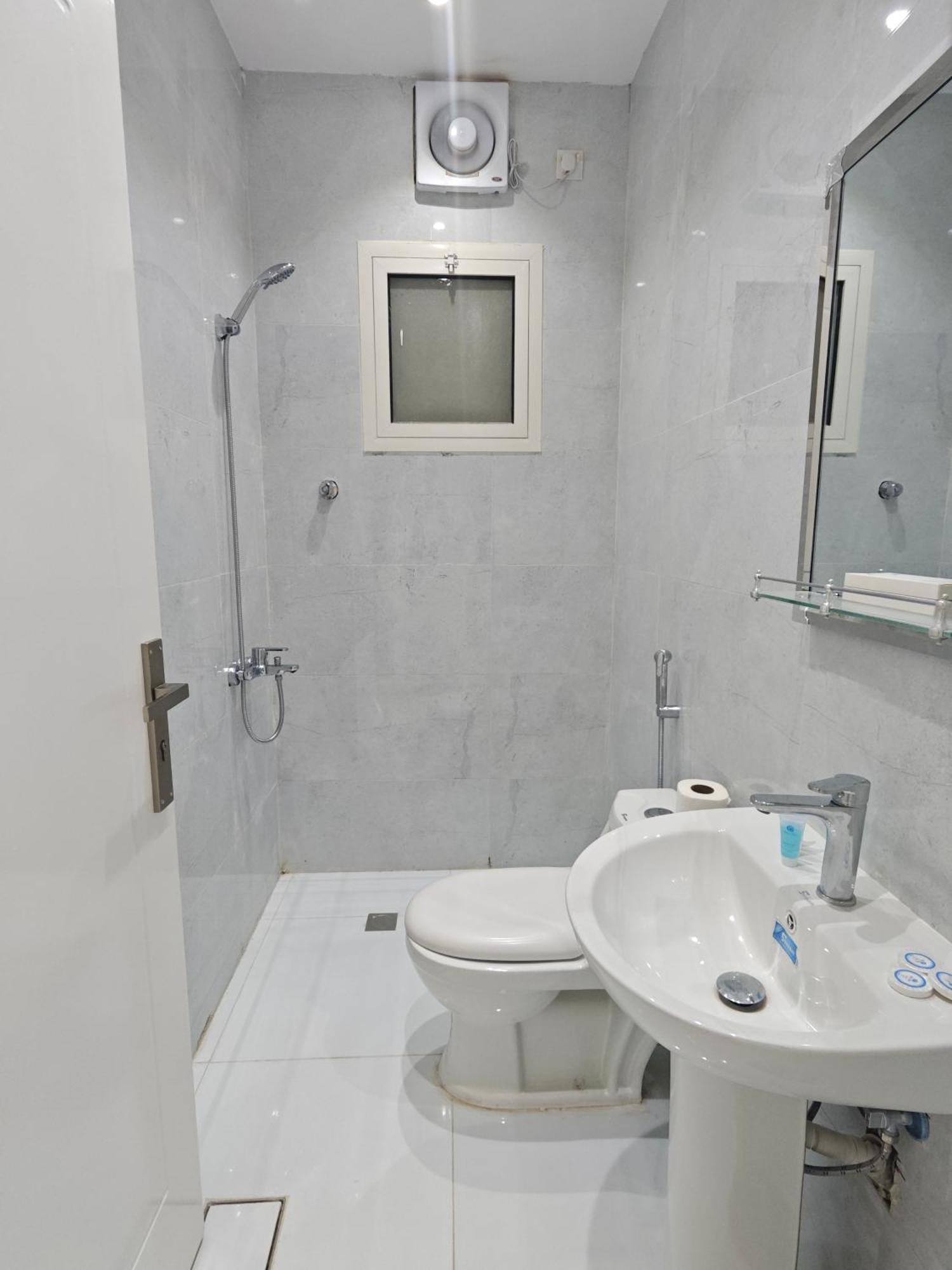 Yaqoot Al Madina Suites Al Awali Exteriör bild